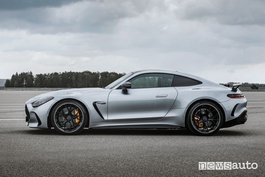 Mercedes-AMG GT 63 4MATIC+ laterale