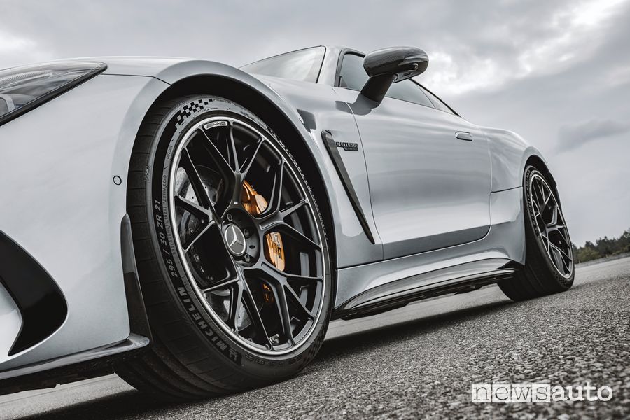 Mercedes-AMG GT 63 4MATIC+ cerchi da 21"