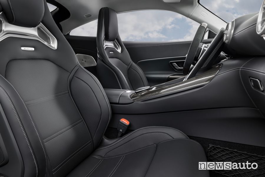 Mercedes-AMG GT 63 4MATIC+ sedili anteriori abitacolo