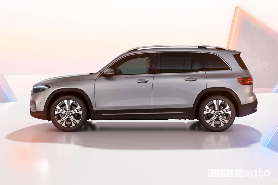 Nuovo Mercedes-Benz EQB laterale