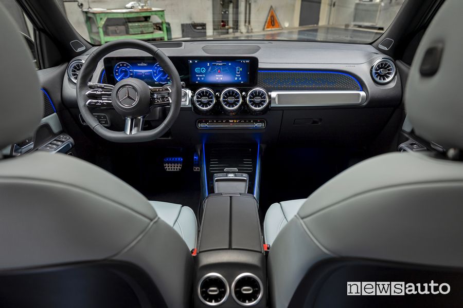 Mercedes-Benz EQB 350 4MATIC plancia abitacolo