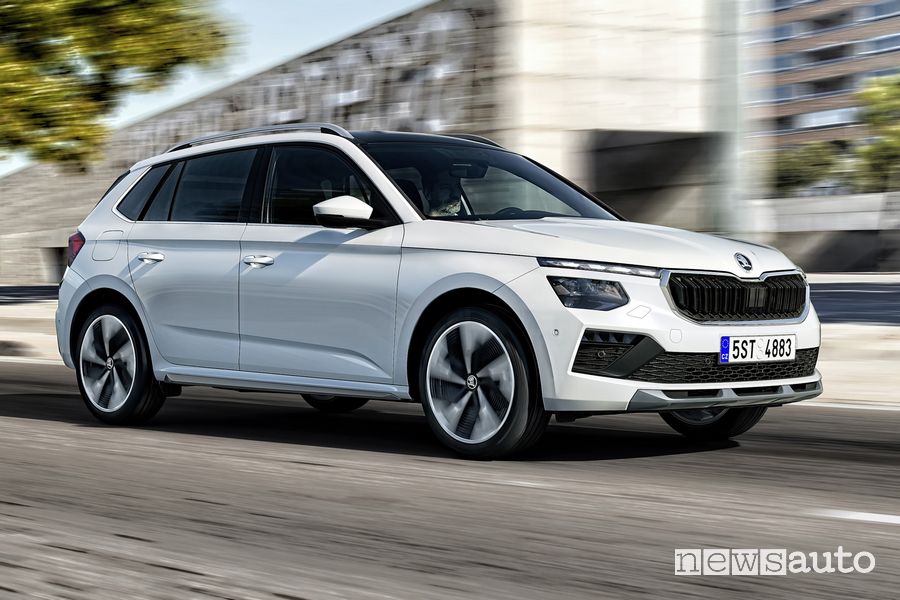 Nuova Skoda Kamiq anteriore 3/4 su strada