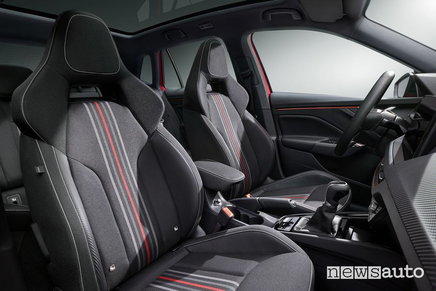 Nuova Skoda Kamiq Monte Carlo sedili anteriori abitacolo