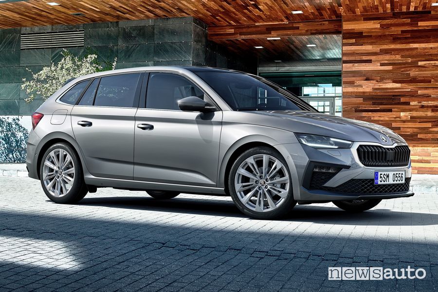Nuova Skoda Scala anteriore 3/4