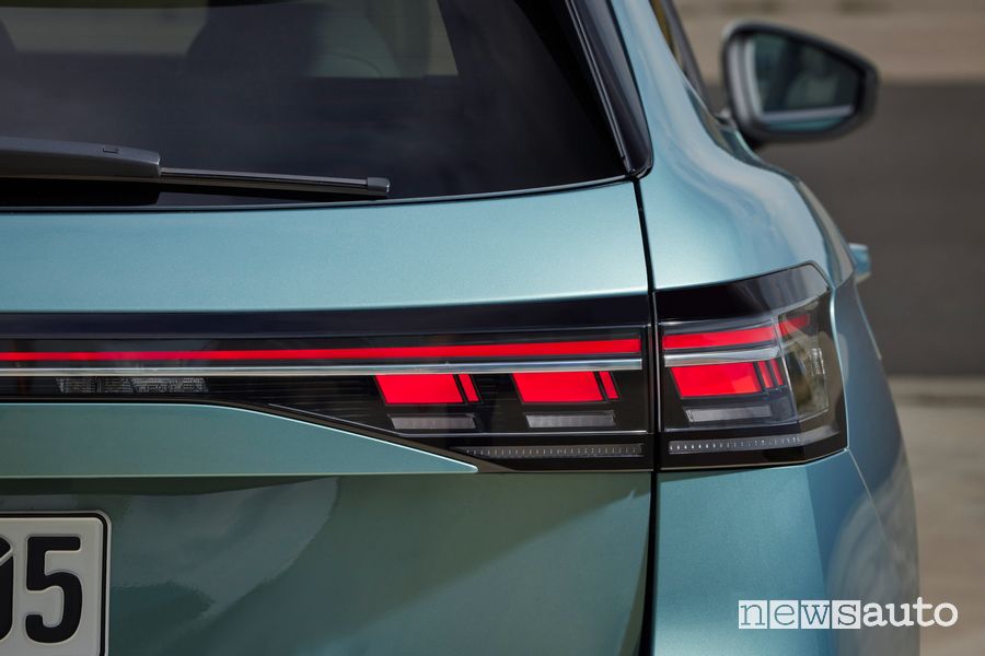 Nuova Volkswagen Passat Variant faro posteriore firma luminosa