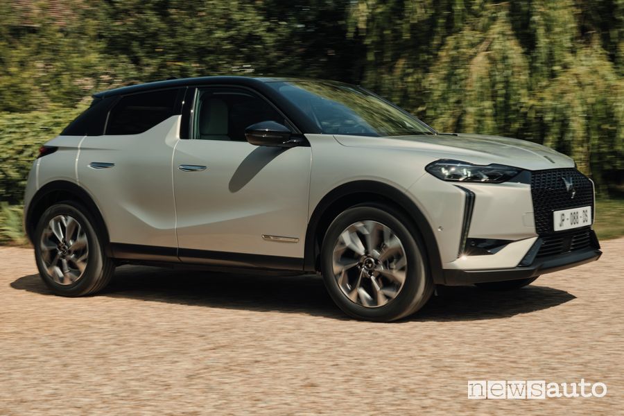 DS 3 Esprit De Voyage E-Tense in movimento