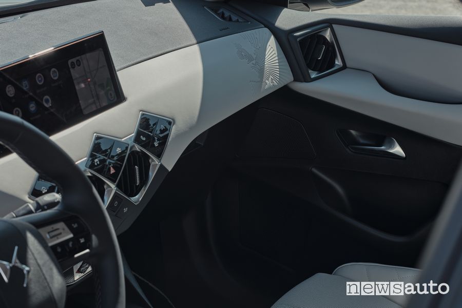 DS 3 Esprit De Voyage E-Tense plancia abitacolo