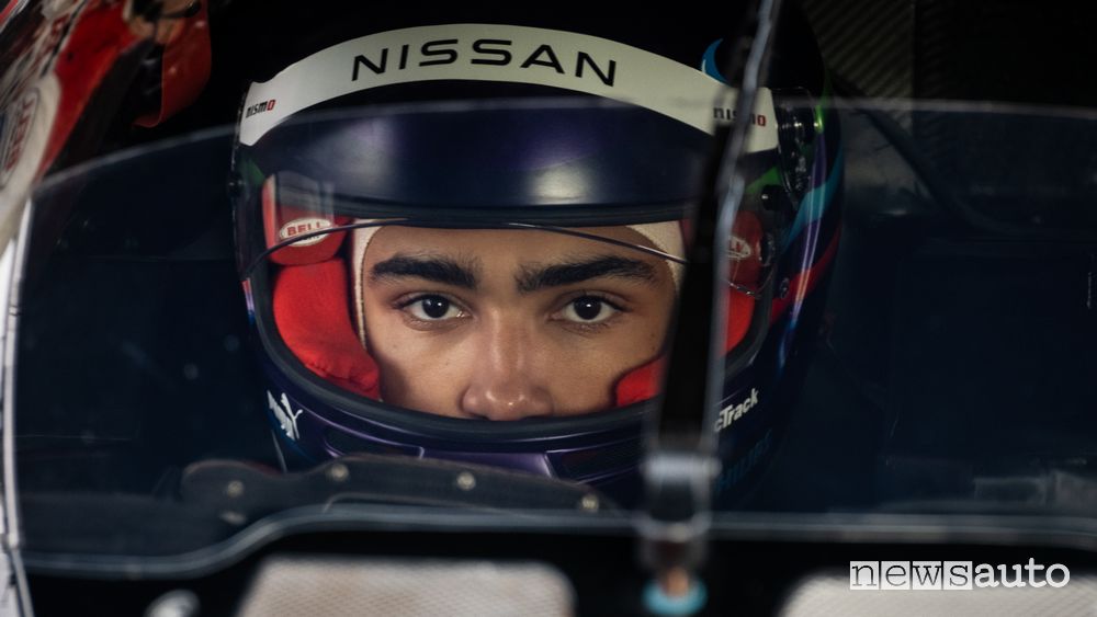 Archie Madekwe l'attore protagonista nel film Granturismo