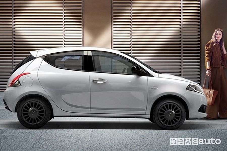 Lancia Ypsilon 2024 laterale