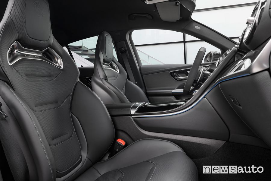 Mercedes-AMG GLC 63 S E Performance Coupé sedili anteriori
