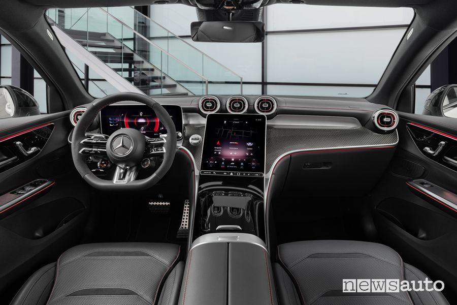 Mercedes-AMG GLC 43 4Matic Coupé plancia abitacolo