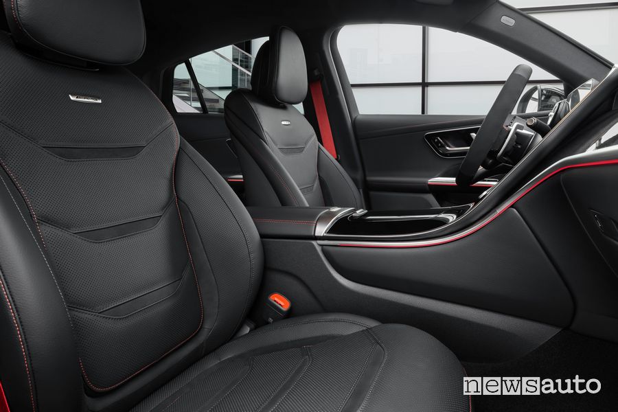 Mercedes-AMG GLC 43 4Matic Coupé sedili anteriori abitacolo