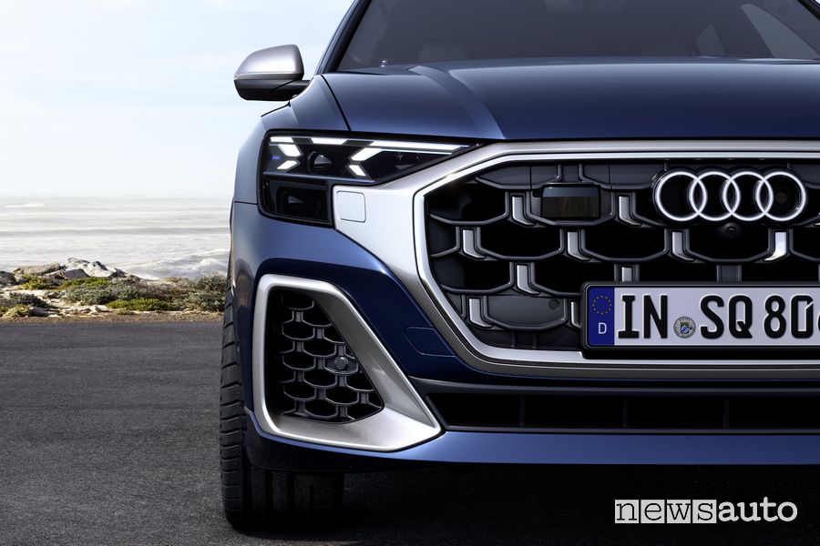 Audi SQ8 TFSI fai anteriori firma luminosa