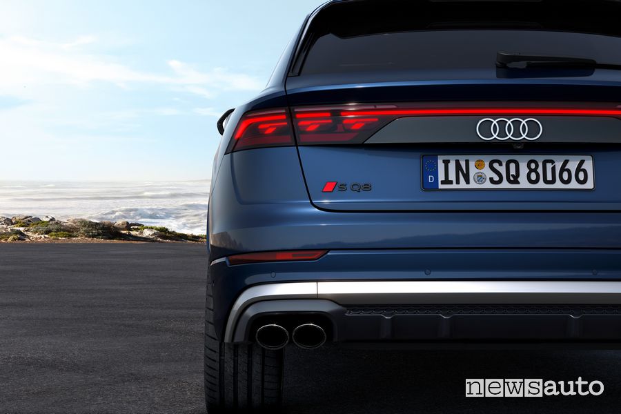 Audi SQ8 TFSI fai posteriori firma luminosa