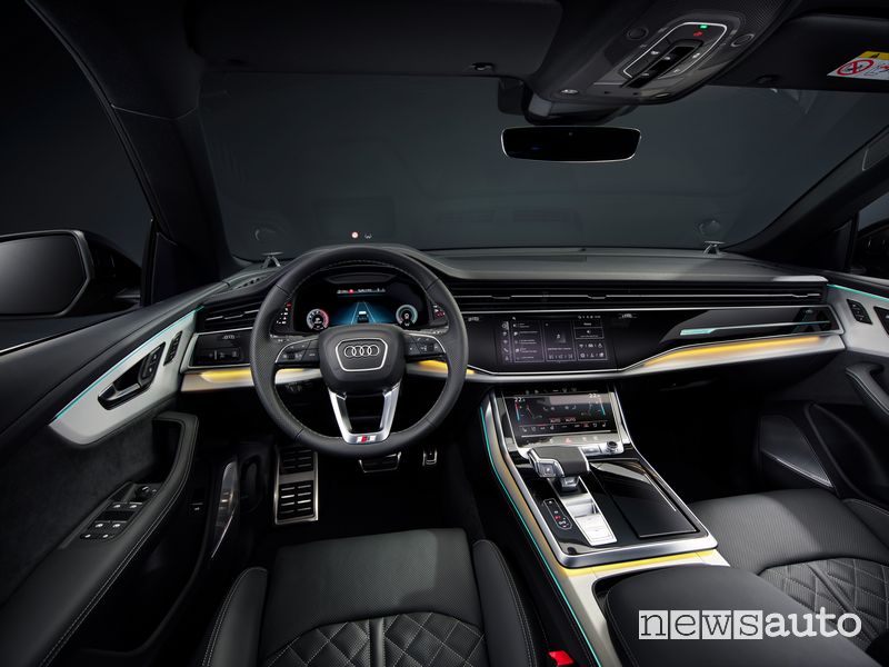 Audi Q8 plancia abitacolo