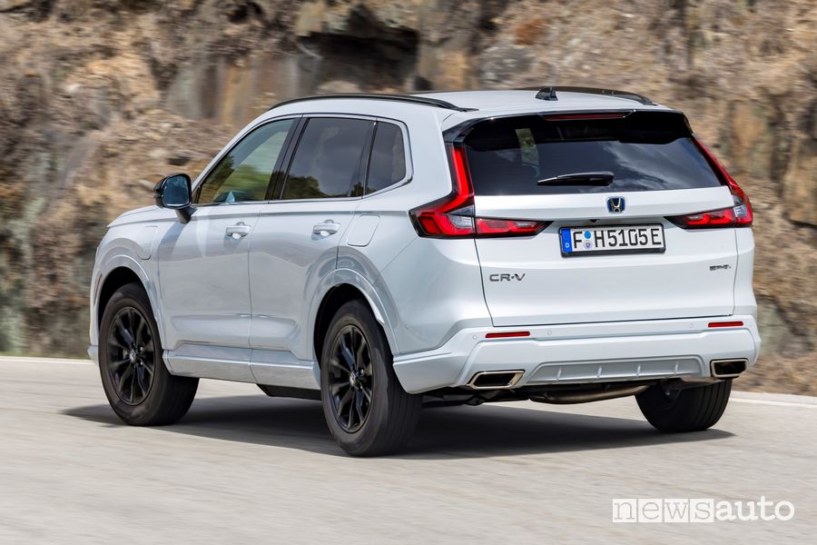 Honda CR-V e:PHEV Plug-in Hybrid posteriore 3/4 su strada