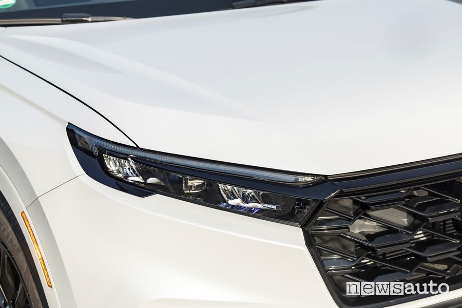 Honda CR-V e:PHEV Plug-in Hybrid faro anteriore firma luminosa
