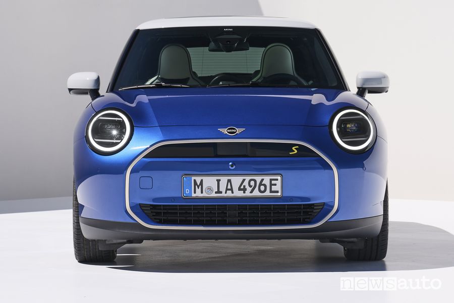Nuova Mini Cooper SE frontale
