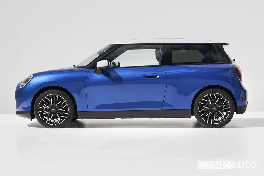 Nuova Mini Cooper SE laterale