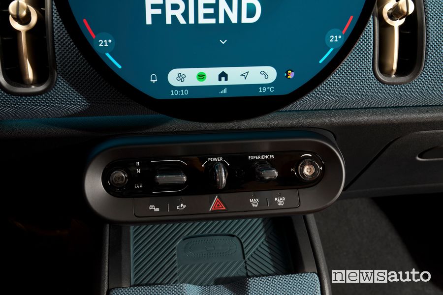 Nuova Mini Countryman SE comandi abitacolo