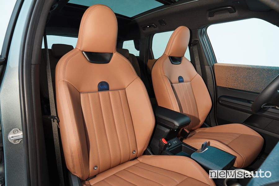 Nuova Mini Countryman SE sedili anteriori abitacolo