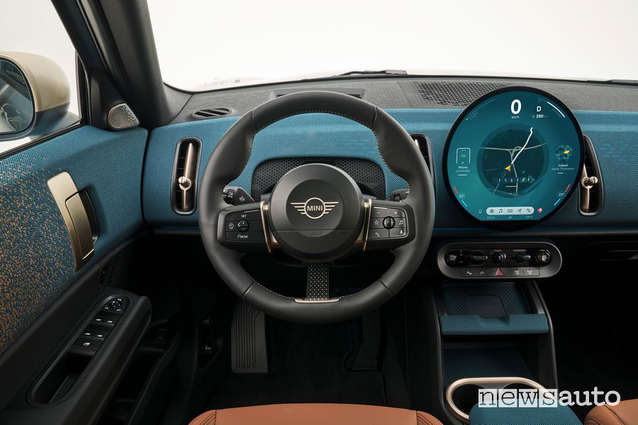 Nuova Mini Countryman SE volante abitacolo