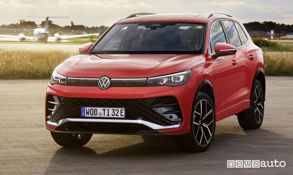 Volkswagen Tiguan R Line eHybrid anteriore 3/4