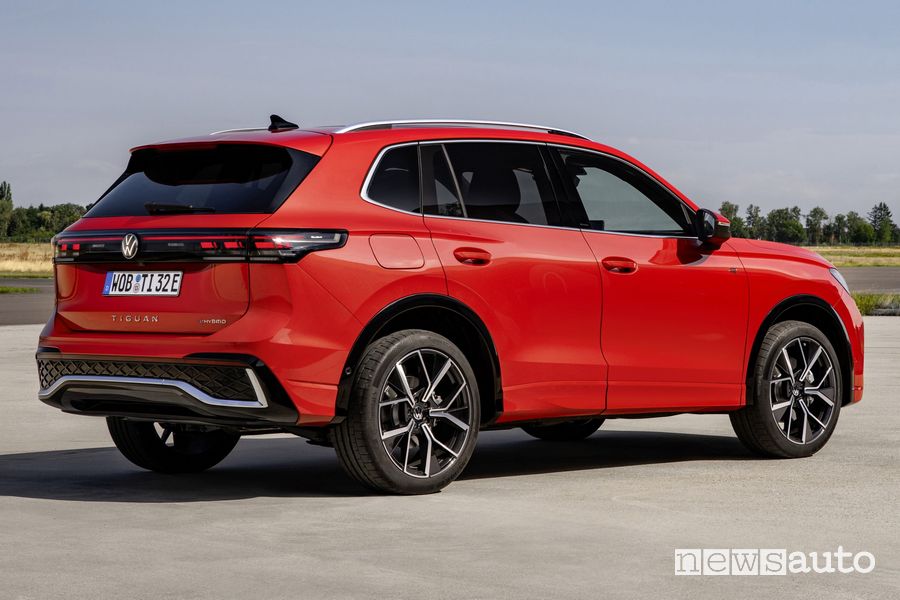 Volkswagen Tiguan R Line eHybrid posteriore 3/4