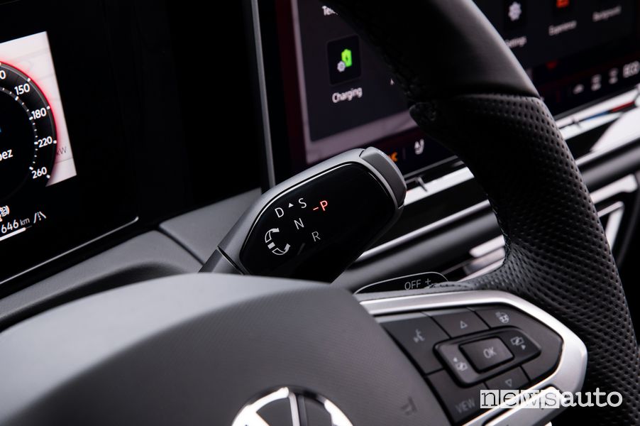 Nuova Volkswagen Tiguan leva del cambio al volante