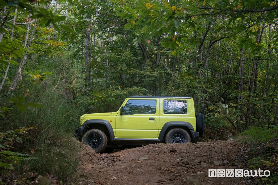 Raduno Suzuki 4x4 2023 in Garfagnana Jimny in azione