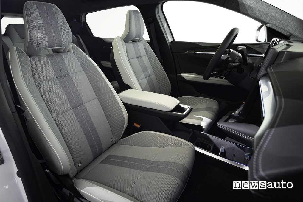 Renault Scenic E-Tech Electric Iconic sedili anteriori