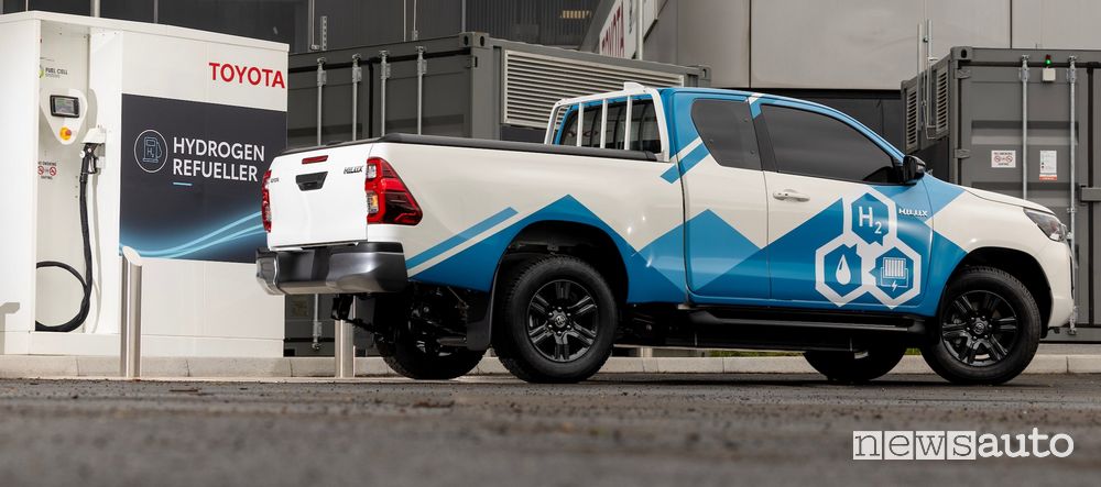 Toyota Hilux Hydrogen rifornimento di idrogeno