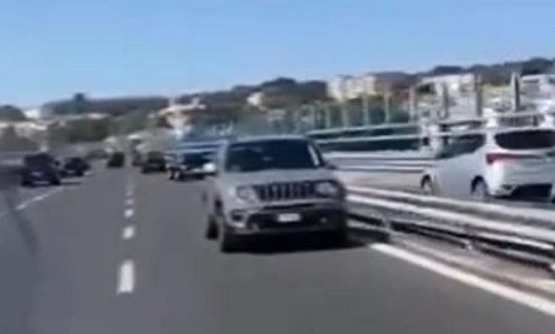 Auto in retromarcia a Napoli, contromano sulla tangenziale