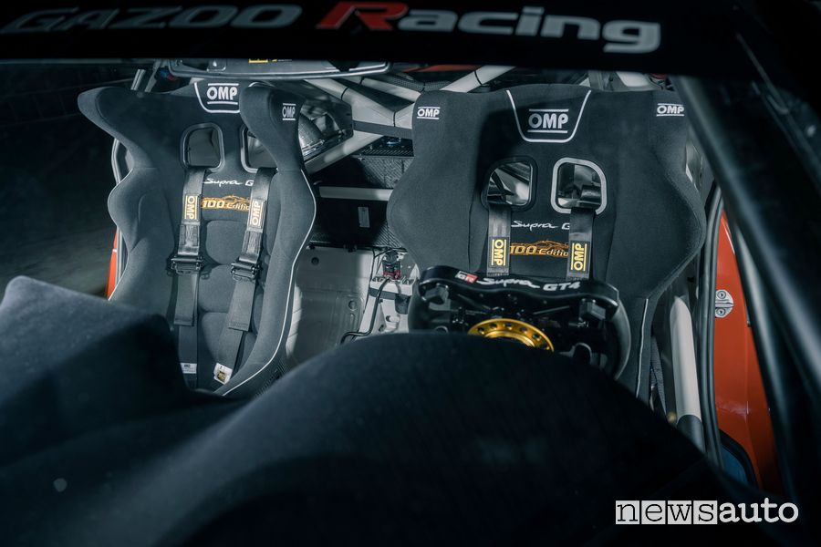 Toyota Supra GT4 100 Edition abitacolo racing