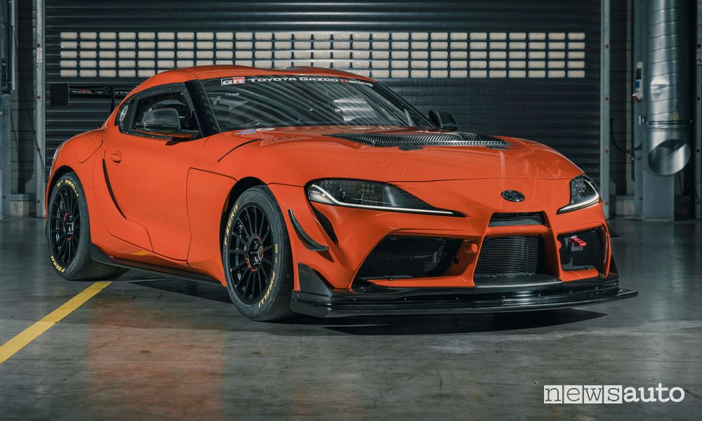 Toyota Supra GT4 100 Edition anteriore 3/4
