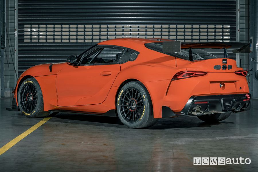 Toyota Supra GT4 100 Edition posteriore 3/4
