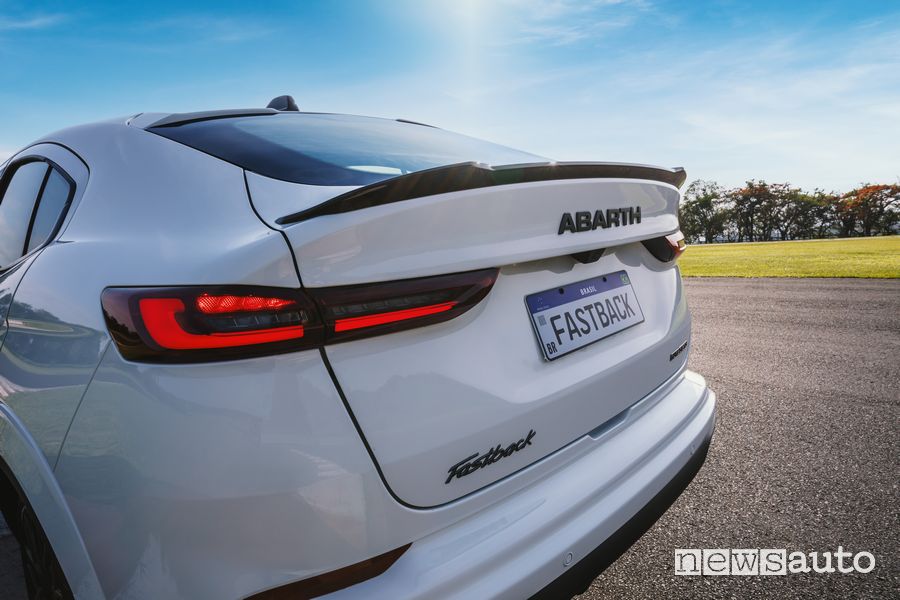 Abarth Fastback firma luminosa posteriore