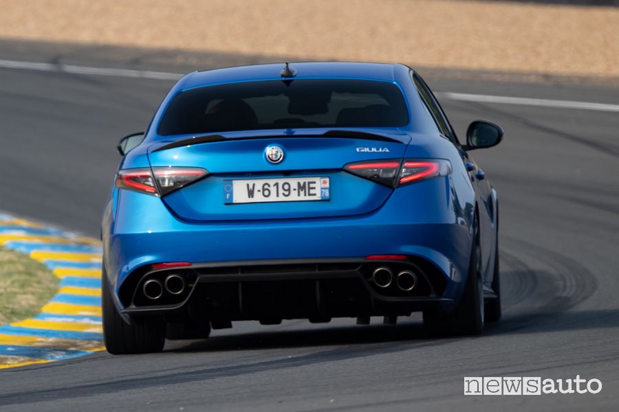 Alfa Romeo Giulia Quadrifoglio posteriore in pista