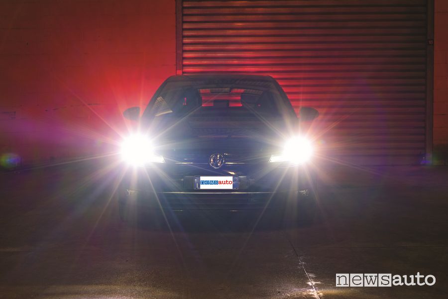 fascio di luce dei fari a Led Osram Volkswagen Golf 7.5