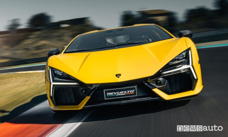 Lamborghini Revuelto in pista a Vallelunga