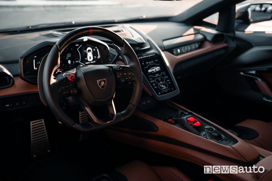 Lamborghini Revuelto abitacolo