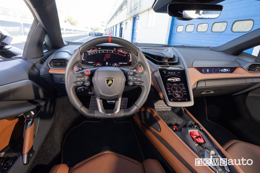 Lamborghini Revuelto plancia abitacolo