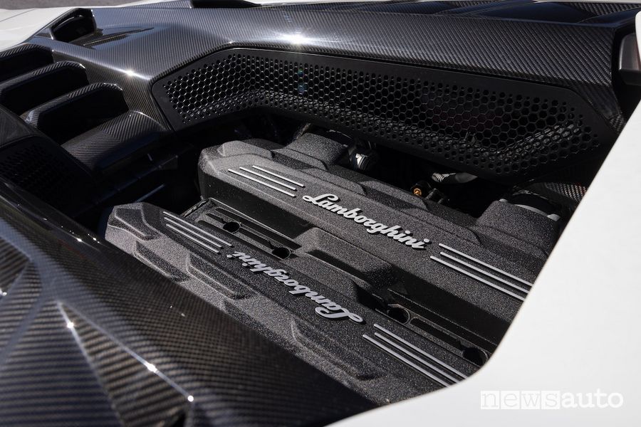 Lamborghini Revuelto motore V12
