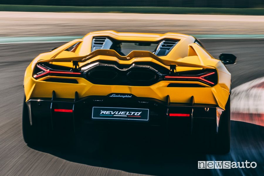 Lamborghini Revuelto in pista a Vallelunga