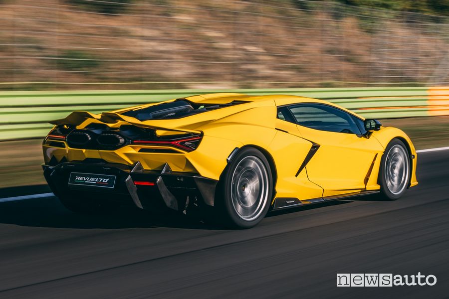 Lamborghini Revuelto in pista a Vallelunga