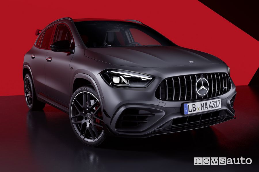 Mercedes-AMG GLA 45 S 4Matic+ anteriore 3/4