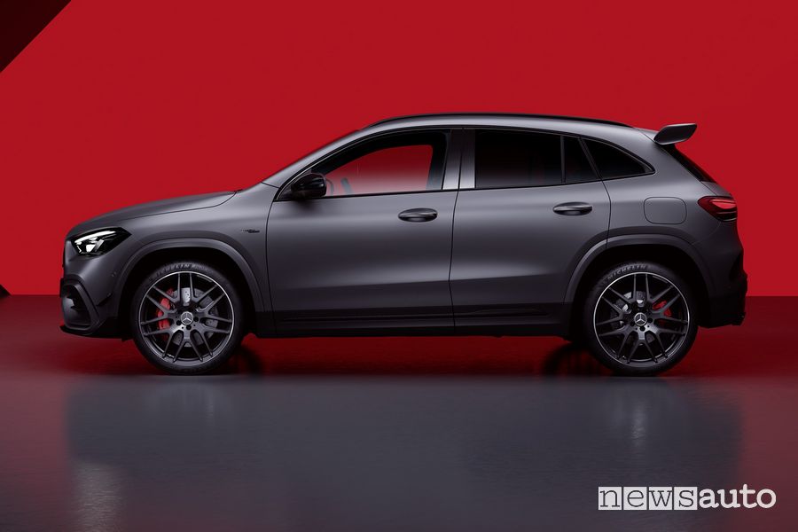Mercedes-AMG GLA 45 S 4Matic+ laterale