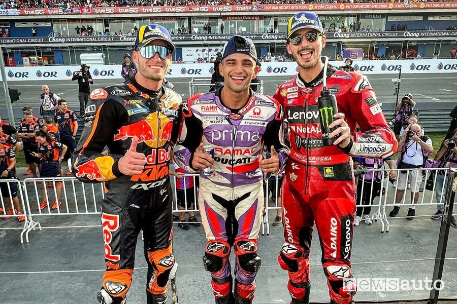 podio della gara di MotoGP in Thailandia, con Martin, Bagnaia e Binder