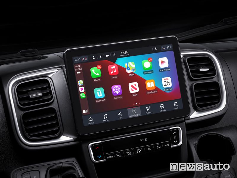 Nuovo Fiat Ducato display infotainment abitacolo