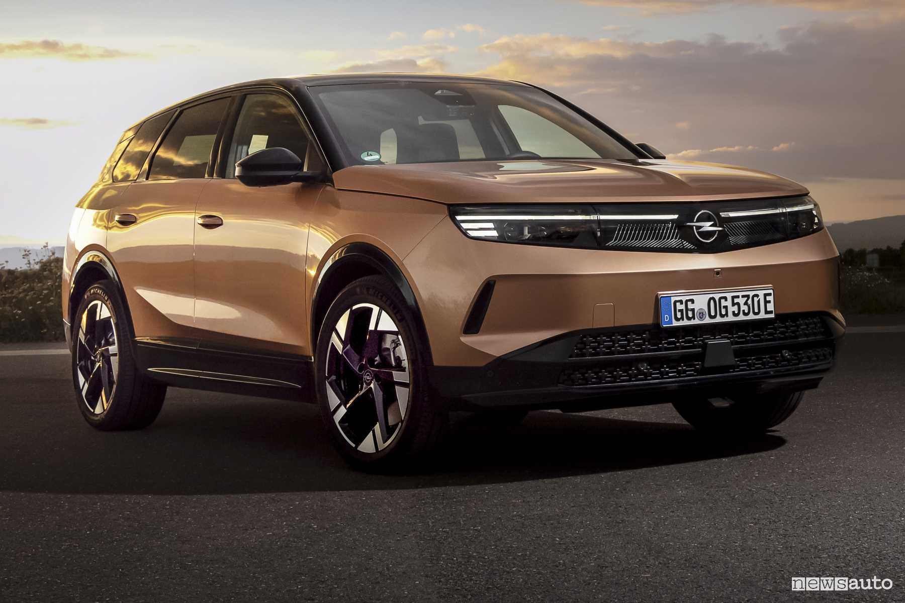 Opel Grandland 2024 vista laterale